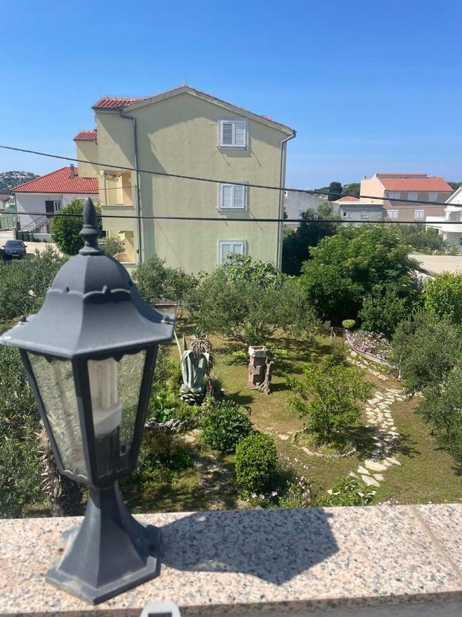 Mare I Kate Apartmani Tribunj  Luaran gambar